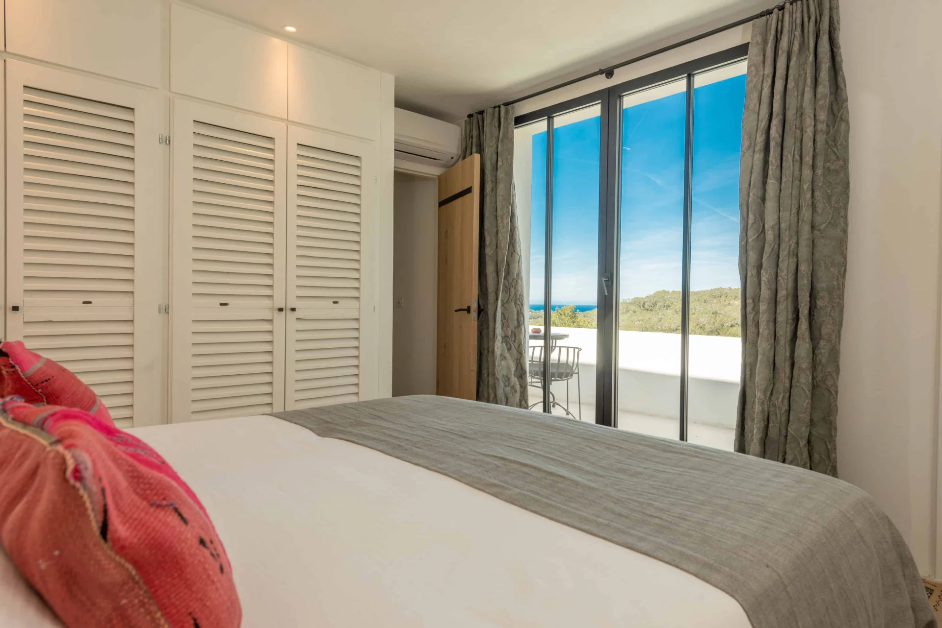 Villa Odiya | Diseño contemporáneo y vistas al Mediterráneo – foto 28